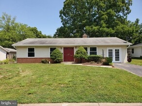 Building Photo - 804 W Nettle Tree Rd