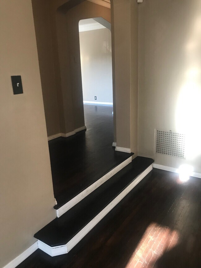 Living Room - 1128 Meadowbrook Ave