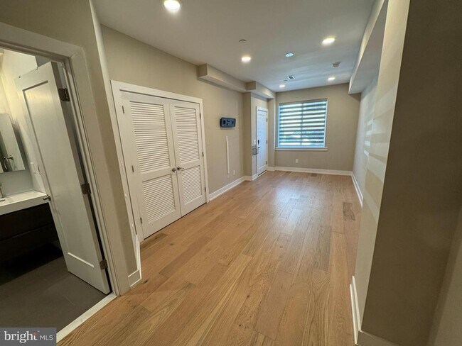 Foto del edificio - 1325 N Marston St