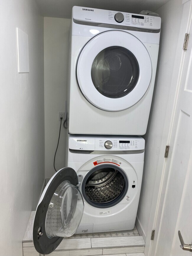 Washer / Dryer - 993 E 800 S