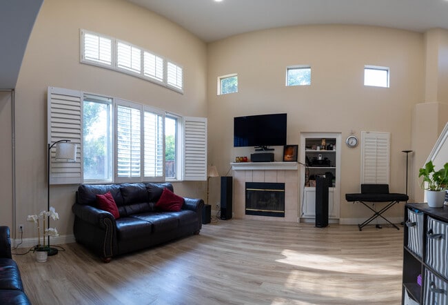 Brand new vinyl flooring - 8781 Arbor St