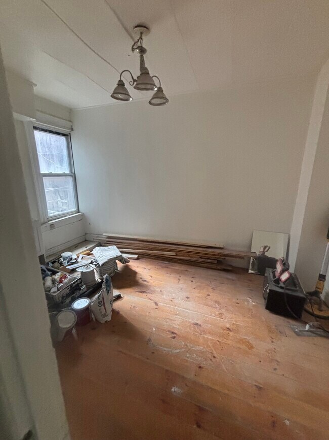 *statut actuel en construction - 457 Queen St E