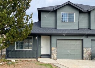 Building Photo - 2825 SW Umatilla Ave