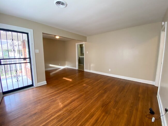 Building Photo - 1654 Dearing Rd