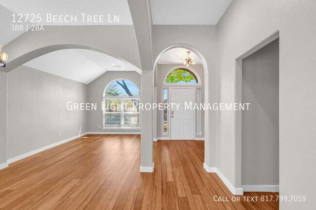 Foto del edificio - 12725 Beech Tree Ln