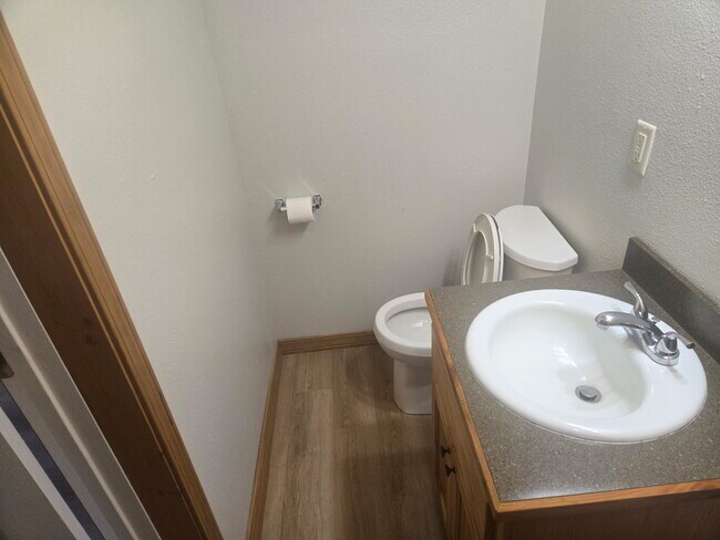 1/2 bath - 1009 S 9th St