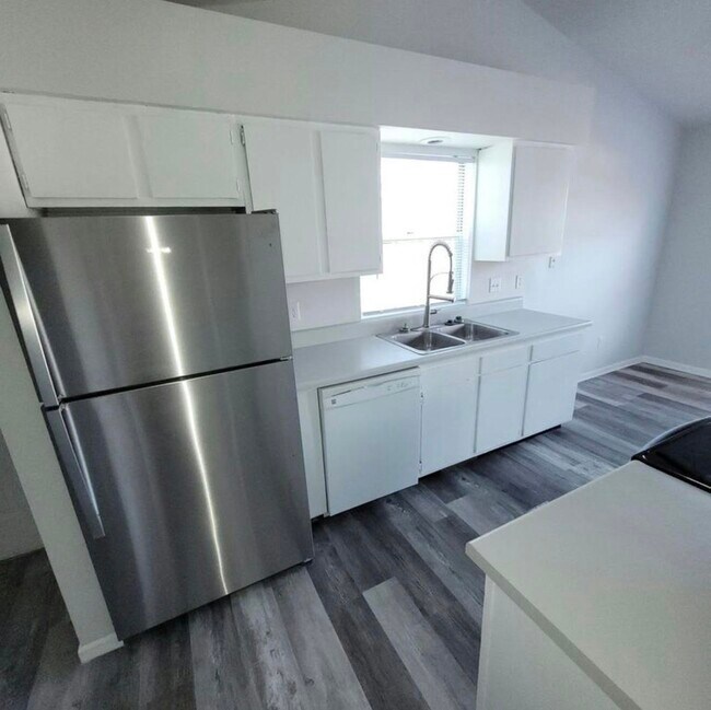 Foto del edificio - 2323 W Osterhout Ave