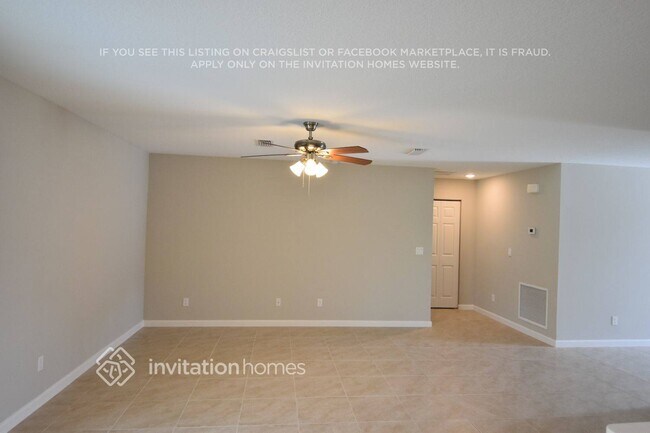 Building Photo - 371 SW Aero Cir