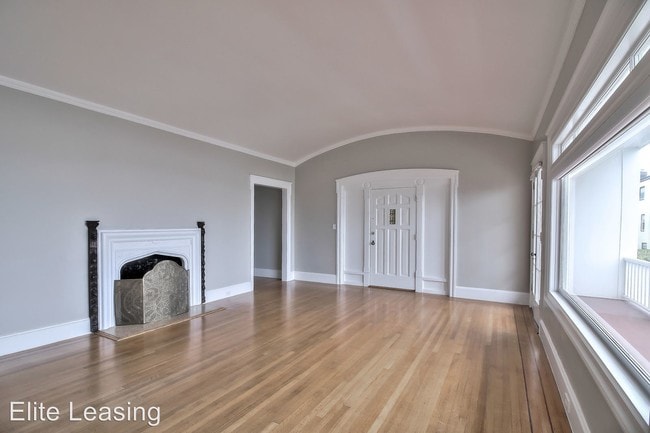 Building Photo - 322 El Camino Del Mar