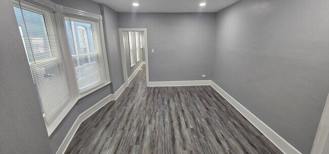 Foto del edificio - 244 W Douglass St