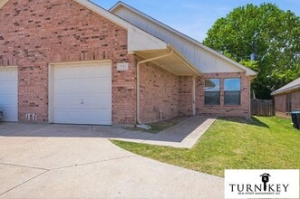 Building Photo - 3116 S Cherry Ln