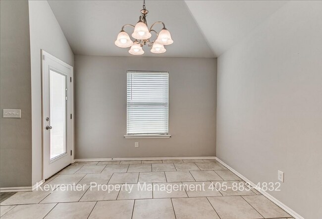 Foto del edificio - Beautiful 3 Bedroom 2 Bathroom Home in Edmond!