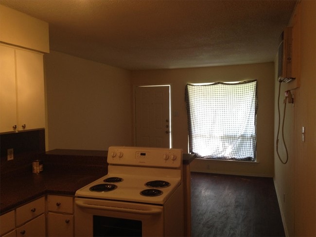 Foto del edificio - 1243 N LBJ Dr