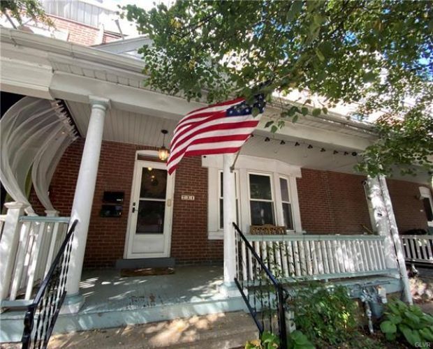 Primary Photo - 231 E Goepp St