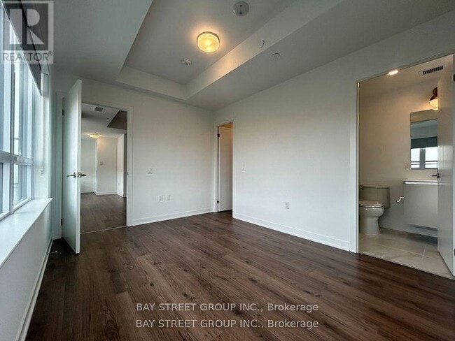 Building Photo - 395 Dundas St W