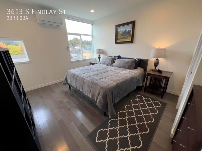 Building Photo - Columbia City - 3 Bedroom / 1.5 Bath **Fur...