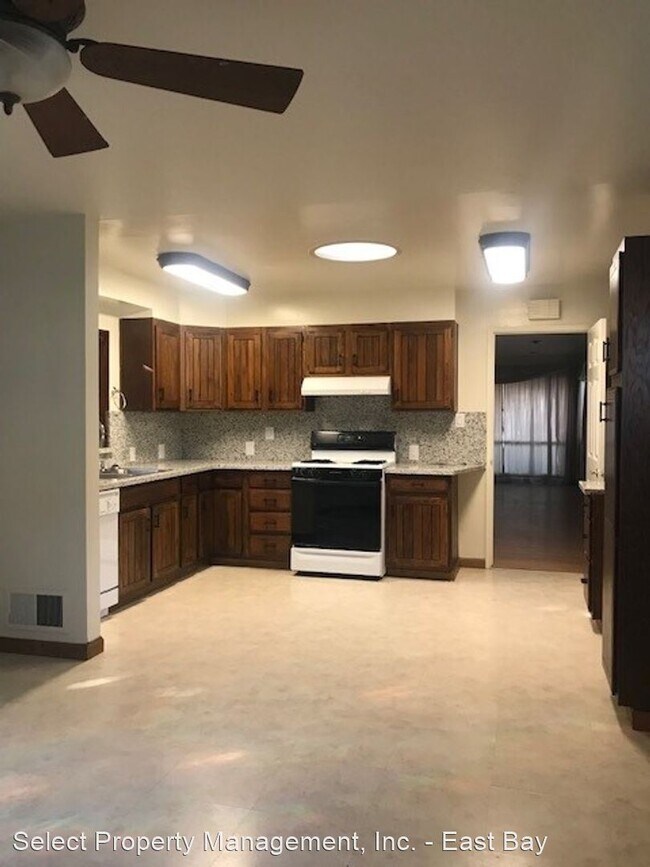 Foto del edificio - 5 br, 3 bath House - 2542 Bradford Ave