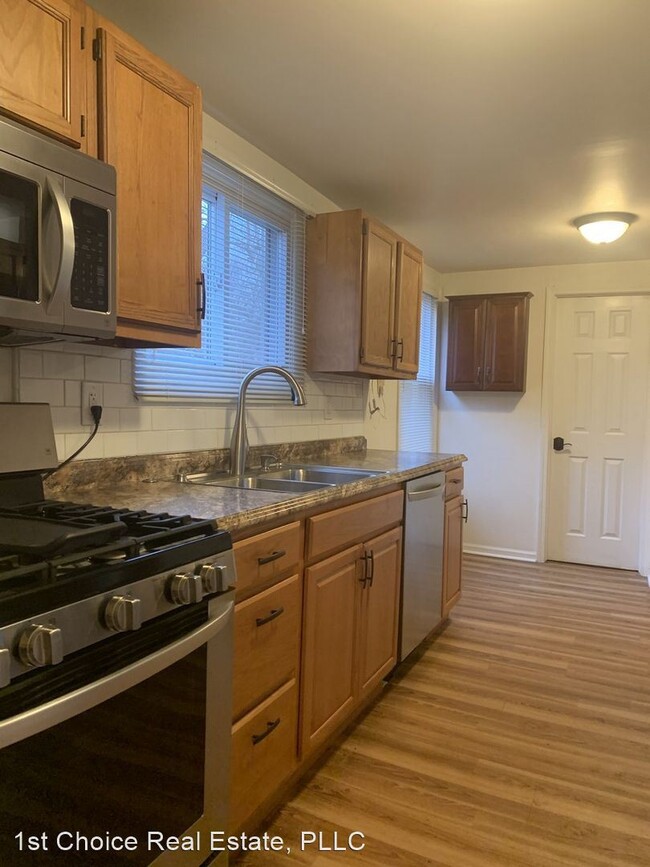 Building Photo - 2 br, 1 bath House - 215 Dunlap St