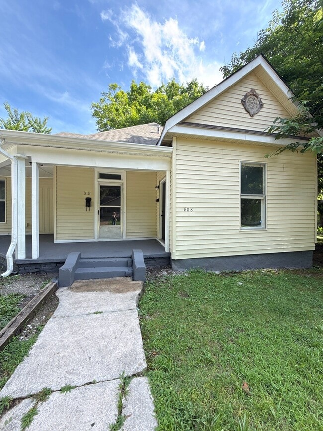Building Photo - 808 Tyus St