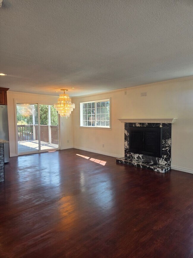 Foto del edificio - Kent community 3 bedroom 1.5 bath upstairs...