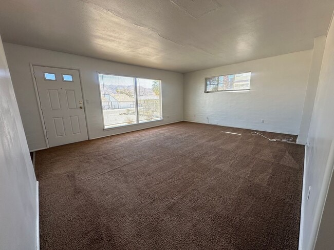 Building Photo - Two Bedroom in Chocolate Drop!