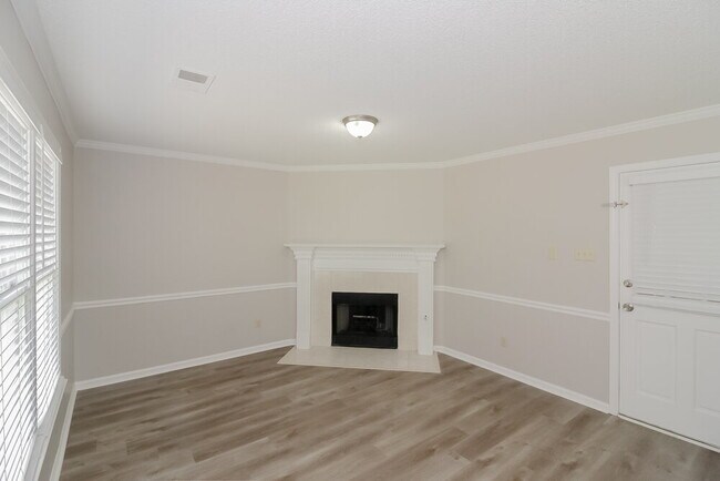 Foto del edificio - 9306 Chimneyrock Blvd.