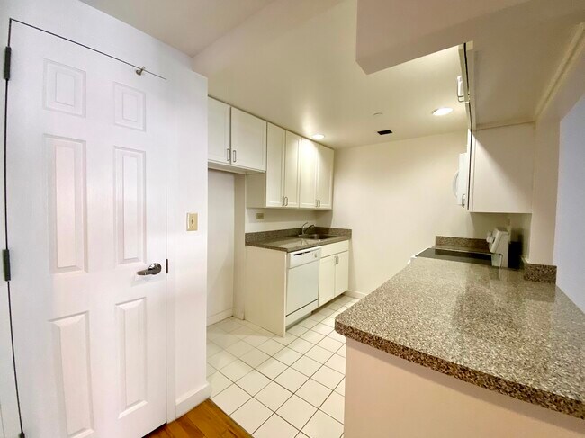Building Photo - 6554 Austin St