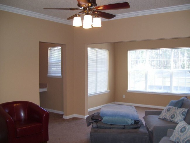 Building Photo - 8204 Walden Park Dr
