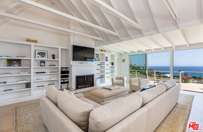 Foto del edificio - 3362 Sweetwater Mesa Rd