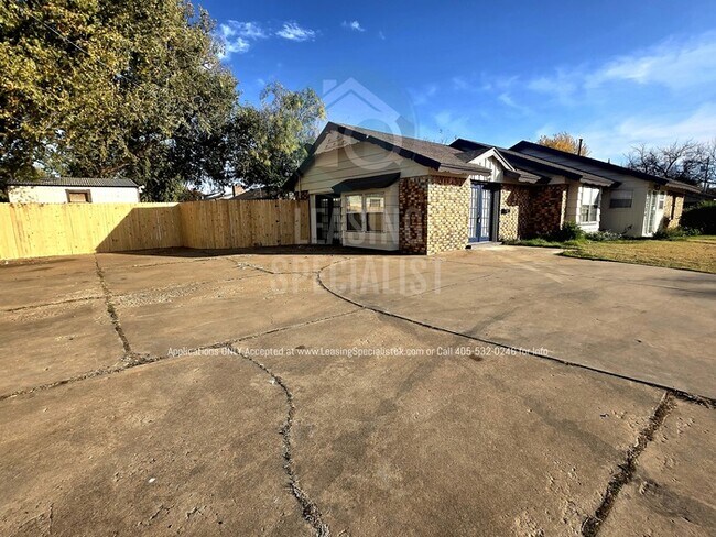 Foto del edificio - Spacious Village 3 Bed 2 Bath Home!