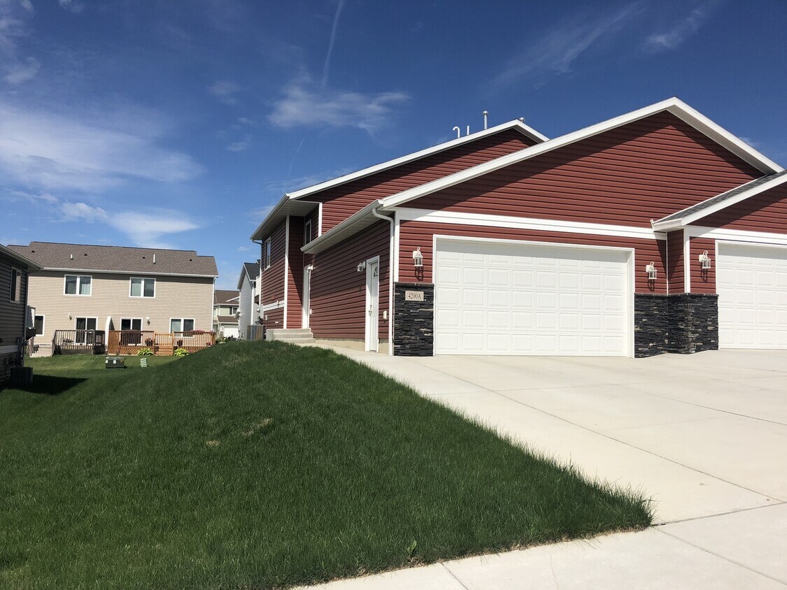 Foto principal - Quality Built Twinhome North Bismarck 2Bed...
