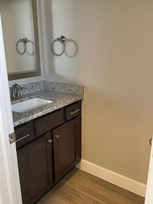 Building Photo - Beautiful 3 bedroom - 2.5 bath home