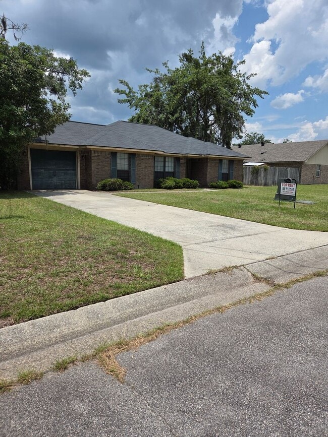 Building Photo - 1646 Latham Ct