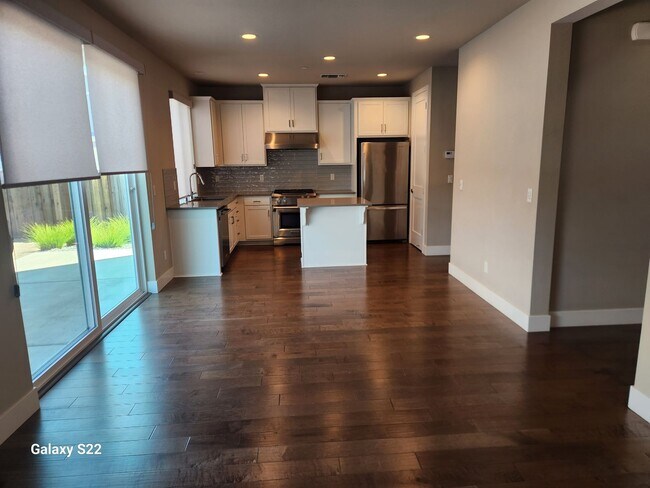 Foto del edificio - Beautiful two story home in the great neig...