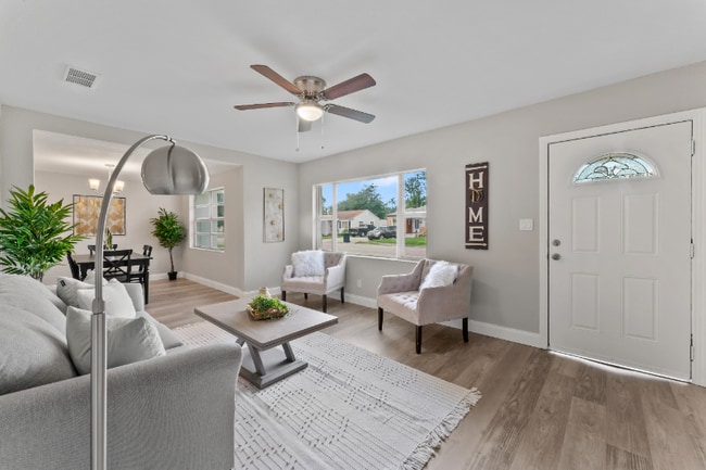 Photo - 200 37th St S House