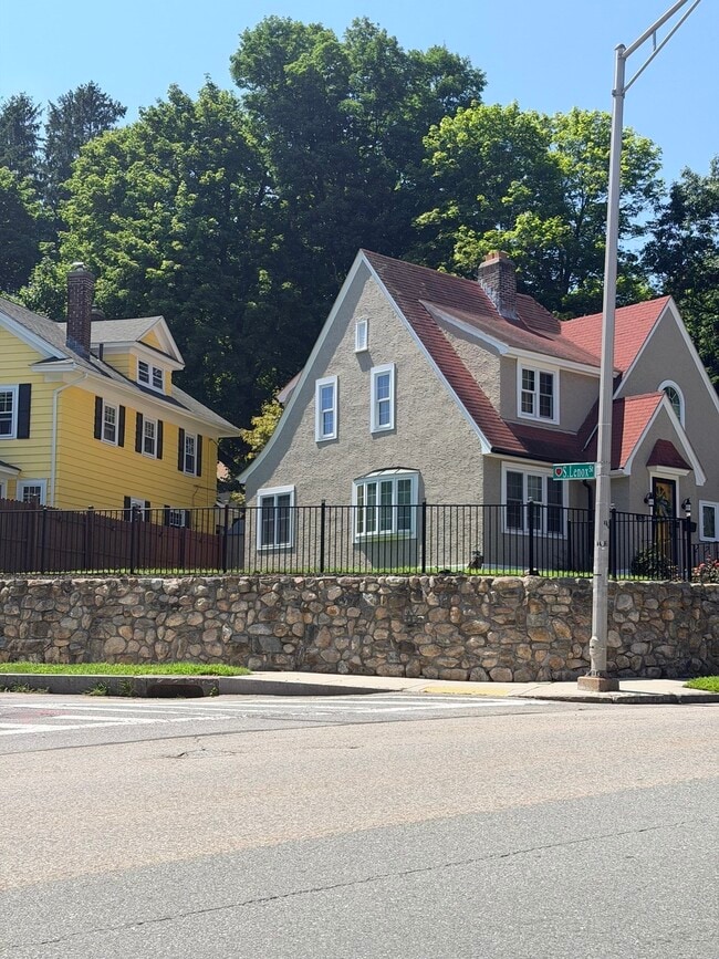 Foto del edificio - 860 Pleasant St
