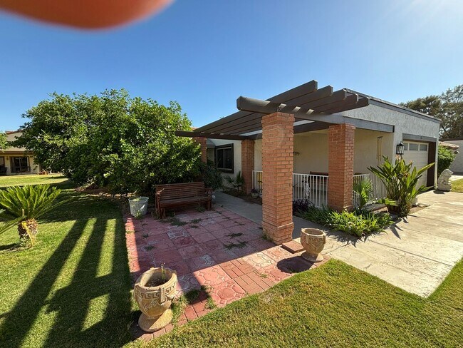 Foto del edificio - This lovely home is available May 2026 ongoing!   Leisure is a 45+ Active Adult Resort Community.