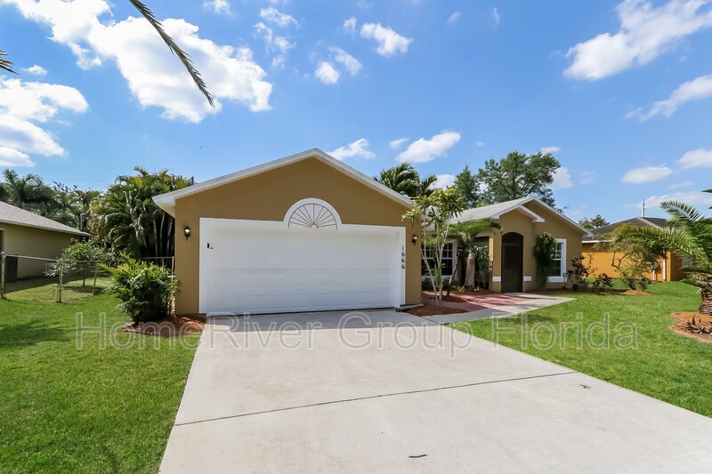 Foto principal - 1666 SW Caisor Ave