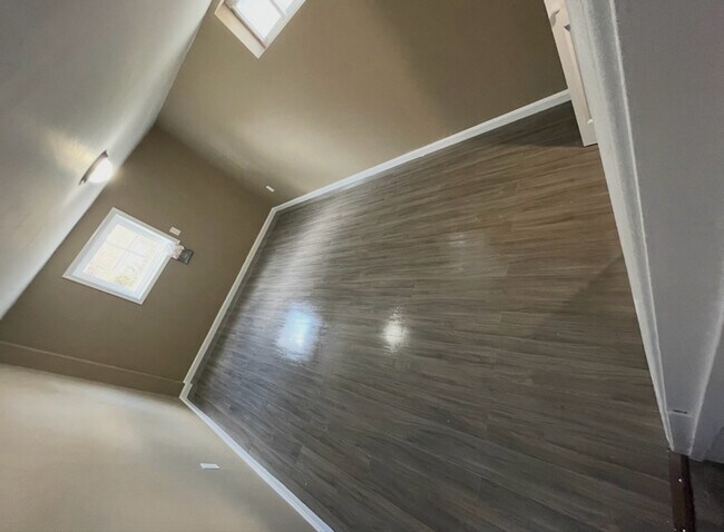 Building Photo - 1606 Parham Rd