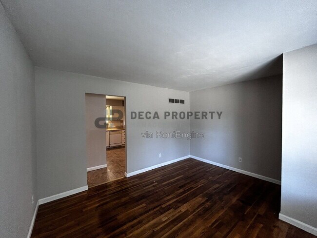 Foto del edificio - 3937 Sims Ave