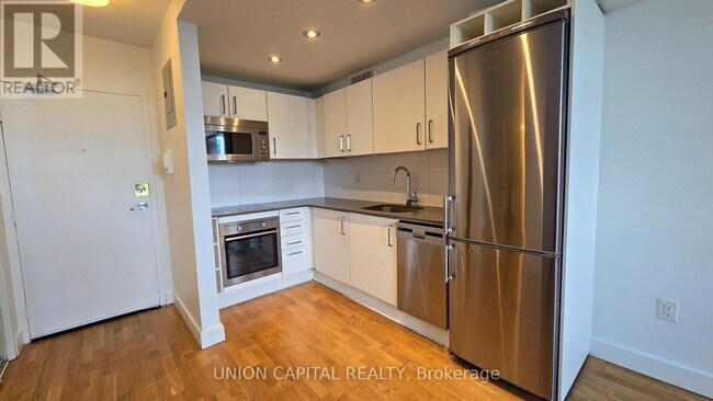 Photo du bâtiment - 407-230-1230 Oak St