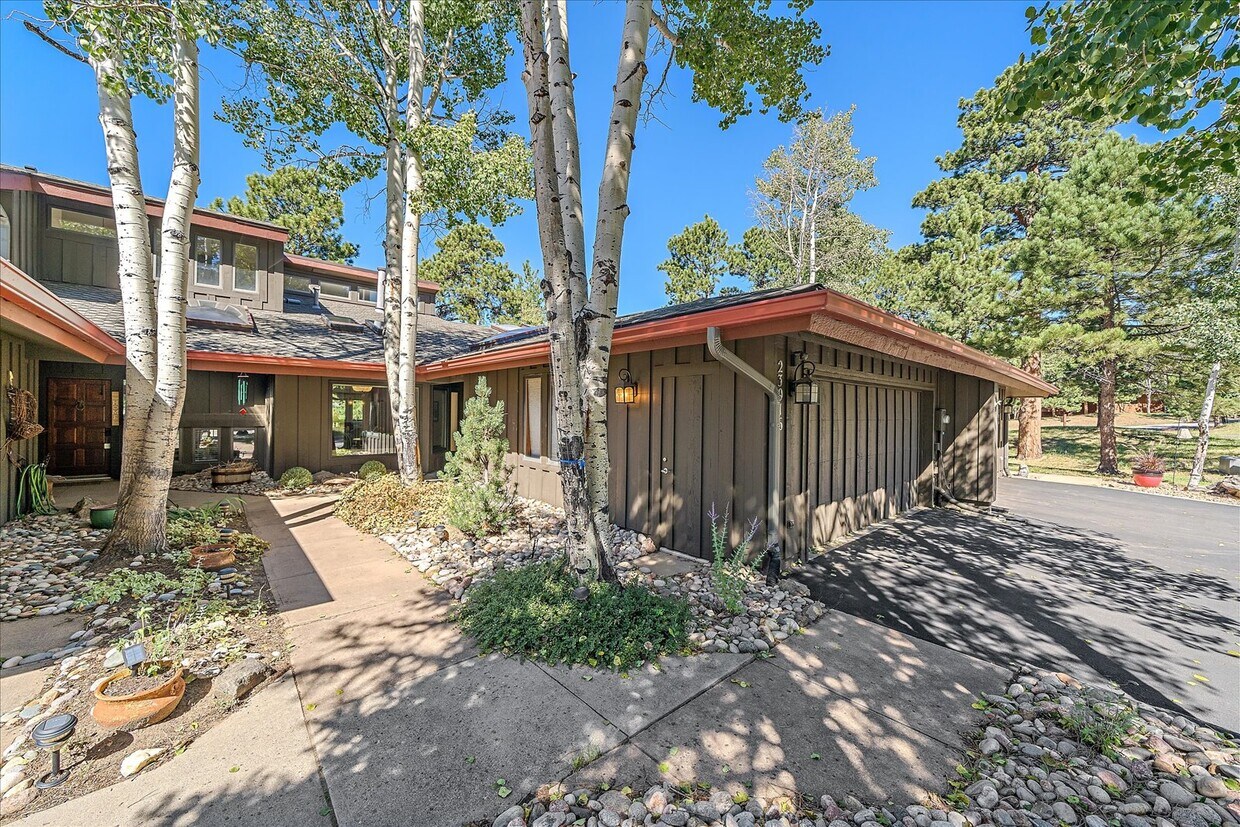 Primary Photo - 23916 Currant Dr