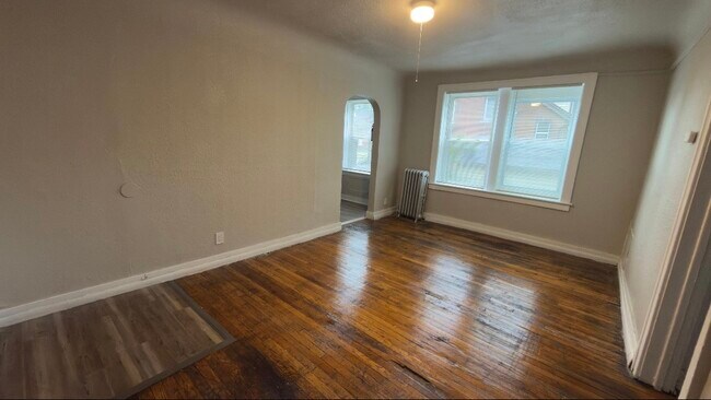 Building Photo - 11255 Charlemagne Ave