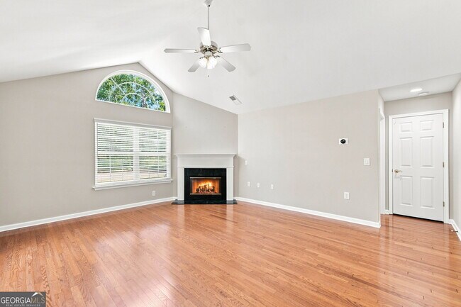 Building Photo - 3204 Village Ln