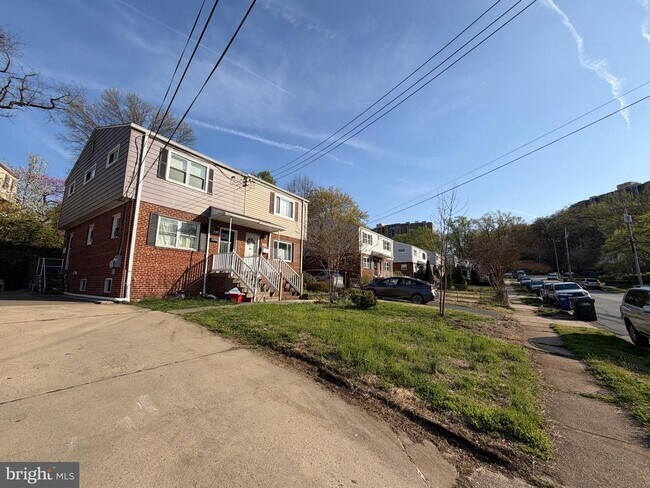 Foto del edificio - 5831 Mt Vernon Dr