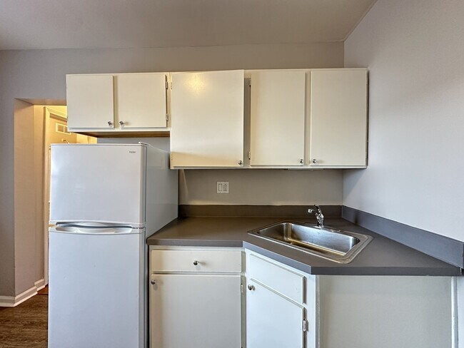 Building Photo - 5740 N Winthrop Ave