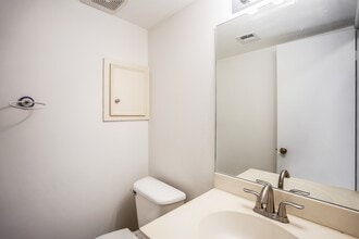 Building Photo - 4020 Roseland St