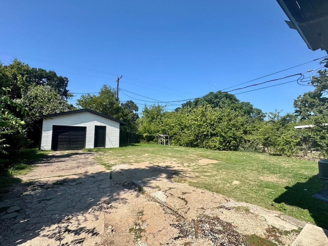 Foto del edificio - 1313 Clinton Ave