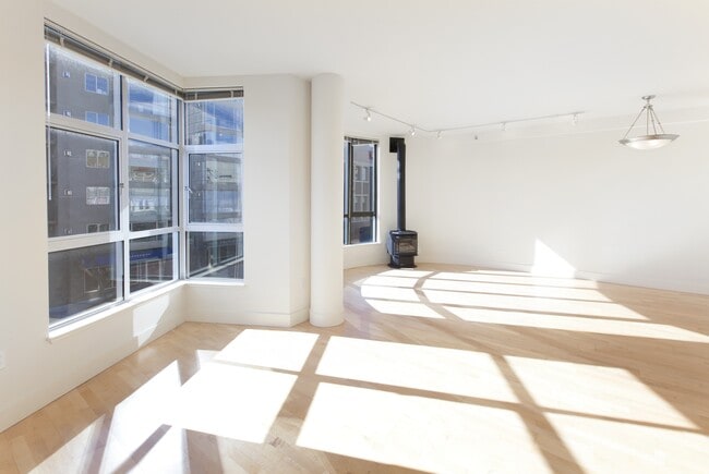 Building Photo - 1630 California St