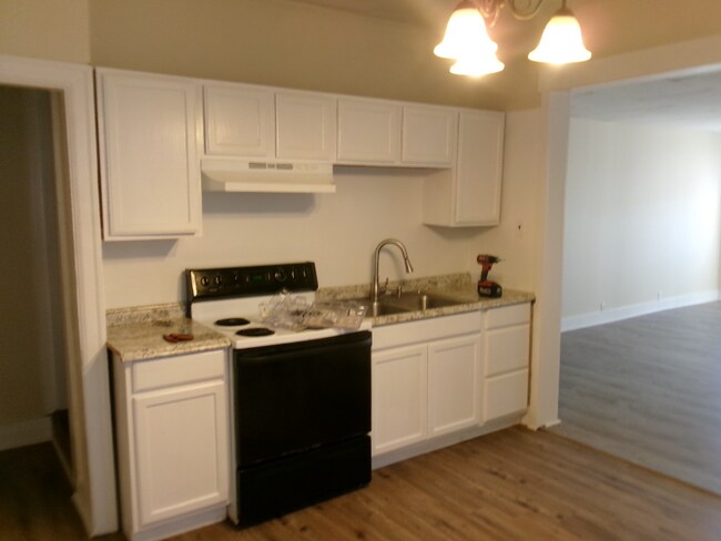 Building Photo - 364 N 14th St